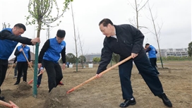 四川省和成都市党政军领导在锦城公园参加2021年义务植树活动