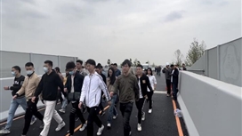 绿道建设集团开展成昆线斜拉桥人行舒适度专项研究实验